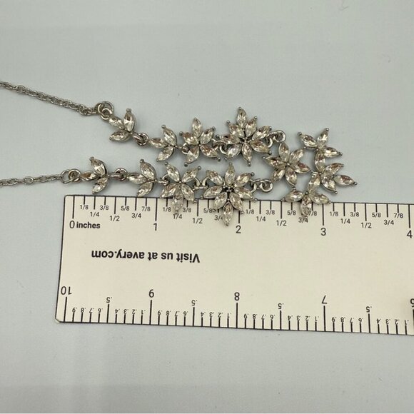 Elegant Silver Floral Necklace and Earring Set - Picture 9 of 10